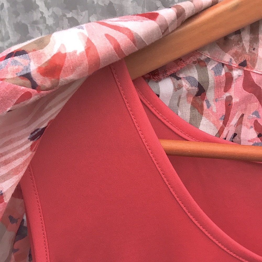 Sag Harbor Women's 2-piece Coral Tank with Patterned Button-up Shirt - Picture 4 of 10